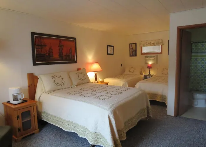 The Pines Country Motel 2*