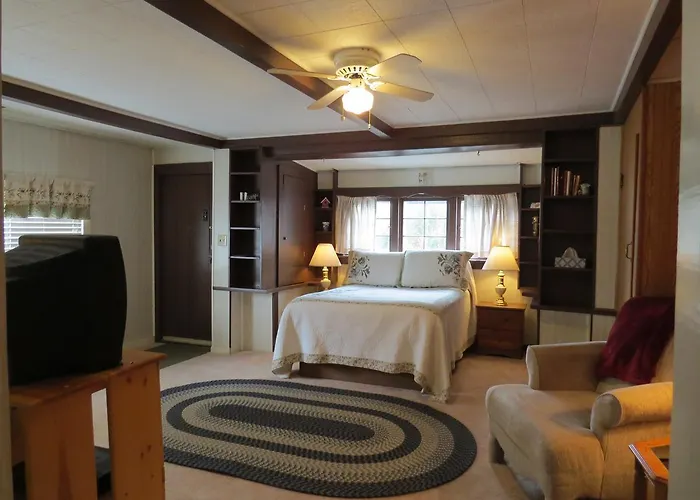 The Pines Country Motel 2*