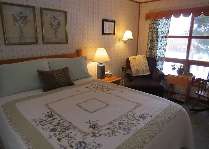 Motel The Pines Country 2*